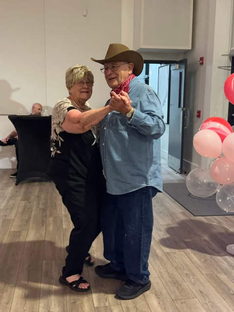 Dancing sweethearts