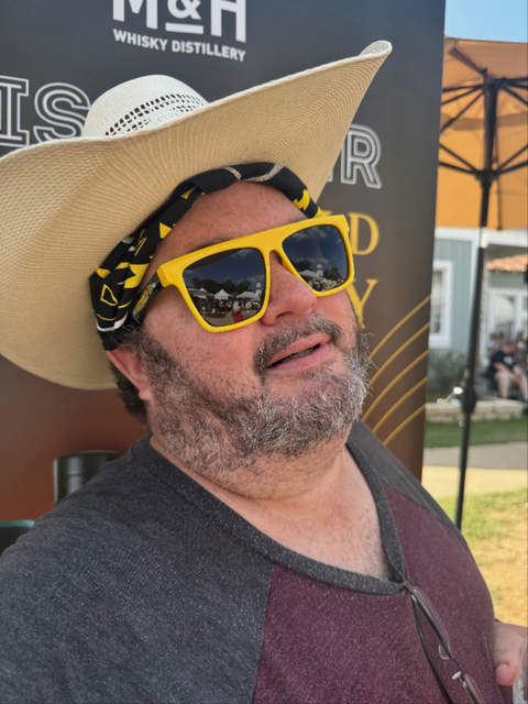 Sunglasses to complete the outfit.